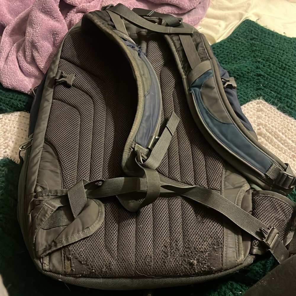North face backpack - Picture 2 of 4